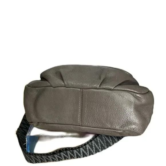 ★ EUC Marc Jacobs Pebble Leather Gray Crossbody Handbag Purse‎